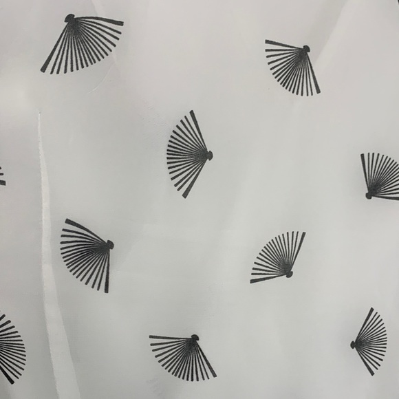 H&M White Blouse with Black Fan Print - Picture 7 of 7